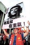 Công nhân Đài Loan xuống đường đấu tranh đòi quyền lợi cho giới thợ - Ảnh: Internet
