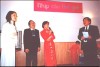 Từ trái sang: Phương Nga, Nguyễn Thụ, Thùy Linh và Giáp Văn Chung trong dịp vui nhân NCTG "thôi nôi" (ngày 4-1-2002, Budapest) - Ảnh tư liệu