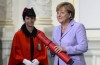 Thủ tướng Angela Merkel nhận bằng Tiến sĩ Danh dự tại Đại học Bern - Ảnh: evangelicalfocus.com