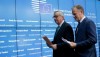 Chủ tịch Hội đồng Châu Âu Donald Tusk (phải) và Chủ tịch Ủy ban Châu Âu Jean Claude Juncker tại Hội nghị thượng đỉnh EU - Ảnh: Oliver Hoslet (EPA)