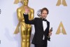 Đạo diễn Nemes Jeles László với Tượng vàng Oscar - Ảnh: Jason Merritt (Europress)