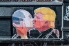 Tranh tường ở Vilnius, thủ đô Lithuania. Trump thấy sức mạnh và sự trâng tráo trong Putin. Putin thấy trong Trump ẩn chứa một cơ hội lớn - Ảnh: Aleksandr Lukyanov