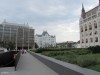 Trụ sở MTESZ và Tòa nhà Quốc hội (ở giữa là Cung Wellisch, trụ sở Bộ Tư pháp và Hành chính công Hungary) - Ảnh: Zubreczki Dávid (index.hu)