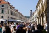Stradun, con lộ chính của khu phố cổ Dubrovnik bao giờ cũng rất đông du khách - Ảnh: inyourpocket.com