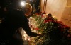 Tổng thống Nga đặt hoa tưởng niệm những nạn nhân của vụ khủng bố - Ảnh: Grigory Dukor (Reuters)
