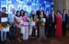 ĐS. Nguyễn Thanh Tuấn cùng các vị khách mời chụp ảnh kỷ niệm cùng các thí sinh đoạt giải - Ảnh: BTC sự kiện