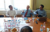 PGS. TS. Trần Đình Thiện (trái) tới thăm và trao đổi tại Đại học Kinh tế Corvinus (Budapest) - Ảnh: Facebook của Hội Tri thức Việt tại Hungary
