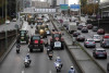 Biểu tình “máy cày máy kéo” trên quốc lộ A6 dẫn thẳng vào đại lộ chính Champs Elysee của Paris hôm 27-11-2019 - Ảnh: Internet