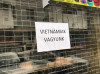 Một số cửa hiệu của người Việt phải ghi dòng chữ để khách hàng khỏi nhầm với người Hoa - Ảnh: alfahir.hu