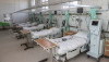 Các giường bệnh được trang bị máy trợ thở chờ đón bệnh nhân nhiễm Coronaviru tại Bệnh viện Szent János, Budapest, cuối tháng 3-2020 - Ảnh: Huszti István (index.hu)