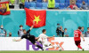 Cờ Việt treo tại nhiều trận đấu của giải EURO 2020 làm dấy lên nhiều lời khen chê trên các mạng xã hội