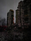 Một tòa nhà dành cho cư dân tại TP. Mariupol hoàn toàn bị phá hủy - Ảnh: twitter.com