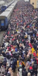 Dòng người từ Ukraine qua các nước EU lánh nạn, tạo thành làn sóng di tản lớn nhất thế giới kể từ Đệ nhị Thế chiến