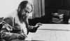 Nhà văn Solzhenitsyn làm việc tại Thư viện Hoover thời kỳ sống lưu vong ở Mỹ (1976) - Ảnh: AP