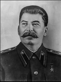 Nhà độc tài Stalin, người từng được xưng tụng là "đại nguyên soái", "thiên tài quân sự", "người cha của các dân tộc"...