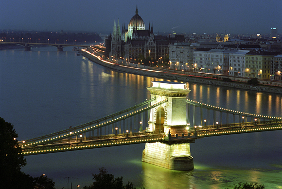 Budapest vào đêm - Ảnh: index.hu