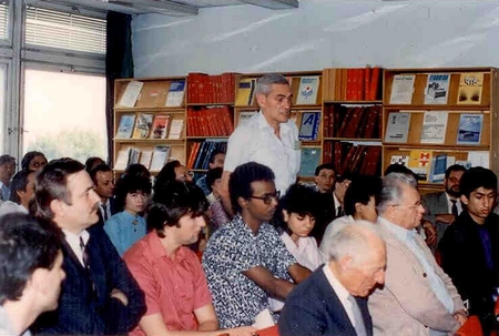 GS.TSKH. Farkas Miklós (1932-2007), người hướng dẫn làm luận án PTSKH. Toán học (1982) và cố vấn khoa học của luận án TSKH Toán học (1990), phát biểu tại buổi Lễ bảo vệ luận án TSKH. Toán học của Trần Văn Nhung tại Budapest - Ảnh do nhân vật cung cấp