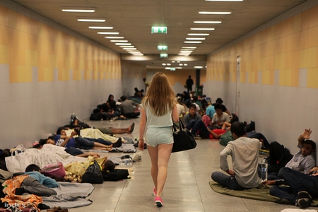 Mong muốn cho một tương lai bình an - Người tỵ nạn tại ga Keleti (Budapest) - Ảnh: Földes András (index.hu)
