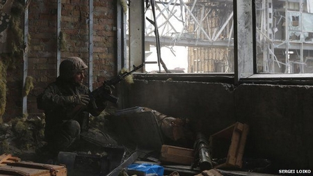 Một chàng “Cyborg” trong trận chiến bảo vệ sân bay Donetsk - Ảnh: Sergei Loiko (BBC)