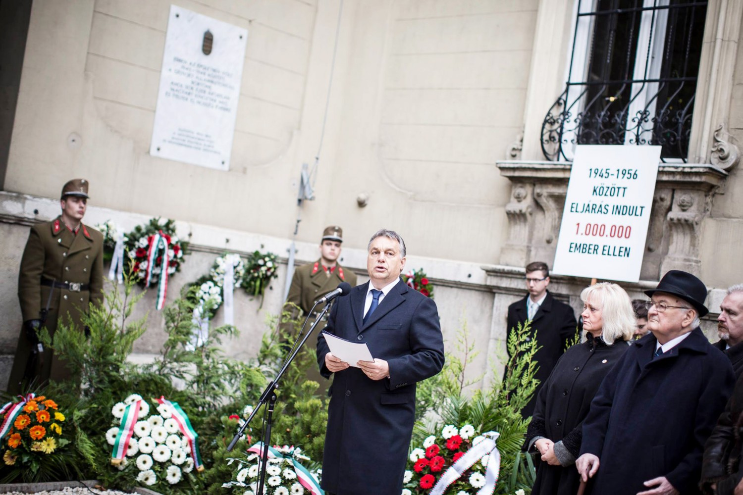 Phát biểu tại lễ tưởng niệm những nạn nhân của CNCS tại Hungary, ngày 21-11-2015. Không ai biết tính mạng thủ tướng Hung có thể bị đe dọa - Ảnh: Facebook