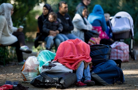 Làn sóng tỵ nạn vẫn tiếp diễn trong mùa đông - Ảnh: Kay Nietfeld (AFP)