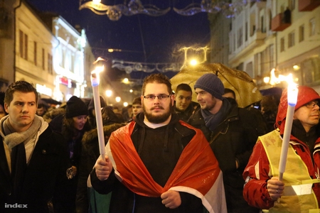 Năm ngàn nhà giáo xuống đường tại TP. Miskolc, ngày 3-2-2016, khởi đầu chuỗi biểu tình của ngành Giáo dục Hungary - Ảnh: Huszti István (index.hu)