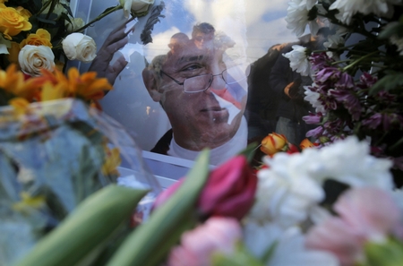 Người dân Nga không quên Boris Nemtsov - Ảnh: Maxim Shemetov (Reuters)