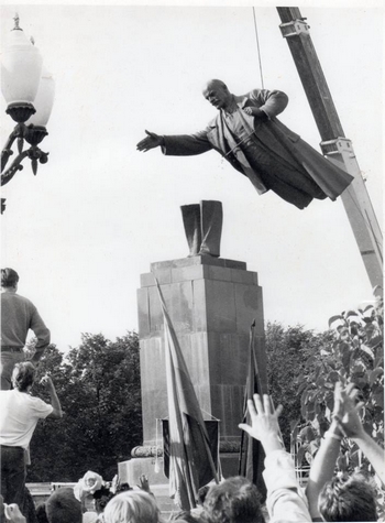 Tượng Lenin bị lật đổ tại nước Nga và các nước công hòa cũ của Liên Xô
