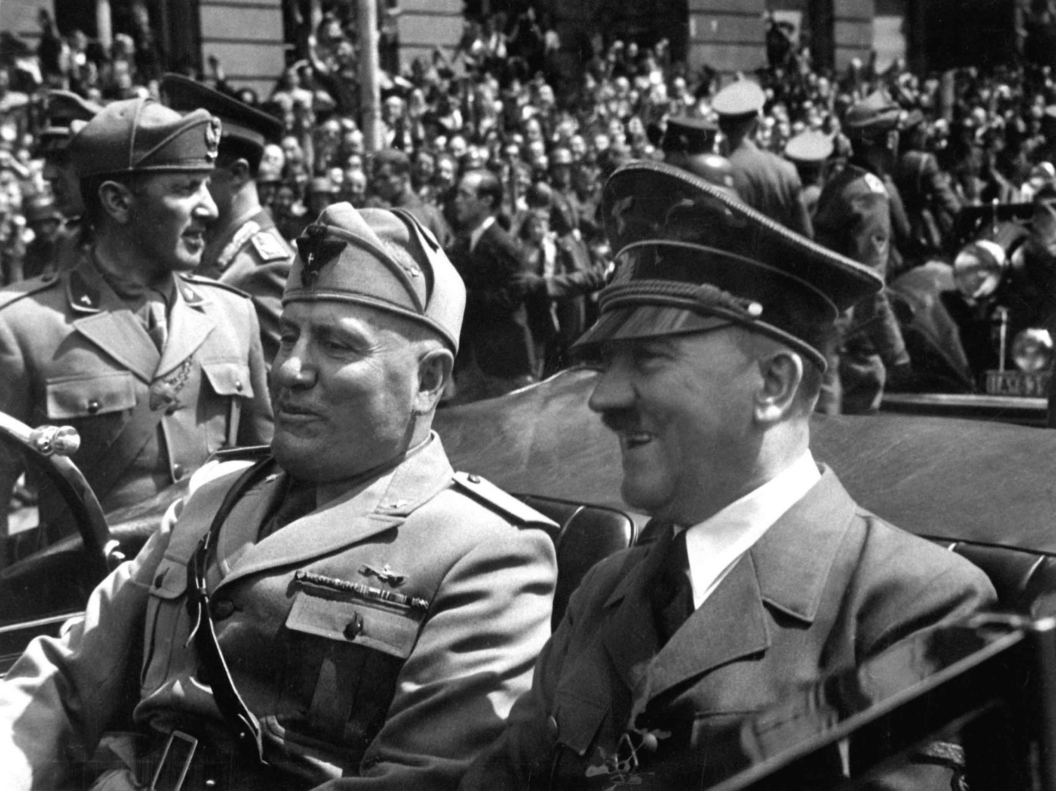 Benito Mussolini và Adolf Hitler, Munich, tháng 6-1940 - Ảnh do vợ Hitler là Eva Braun chụp