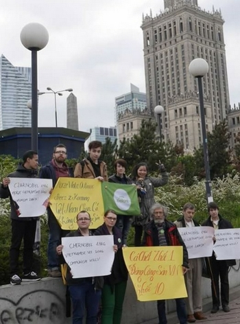 Cuộc biểu tình mini tại trung tâm thủ đô Warszawa