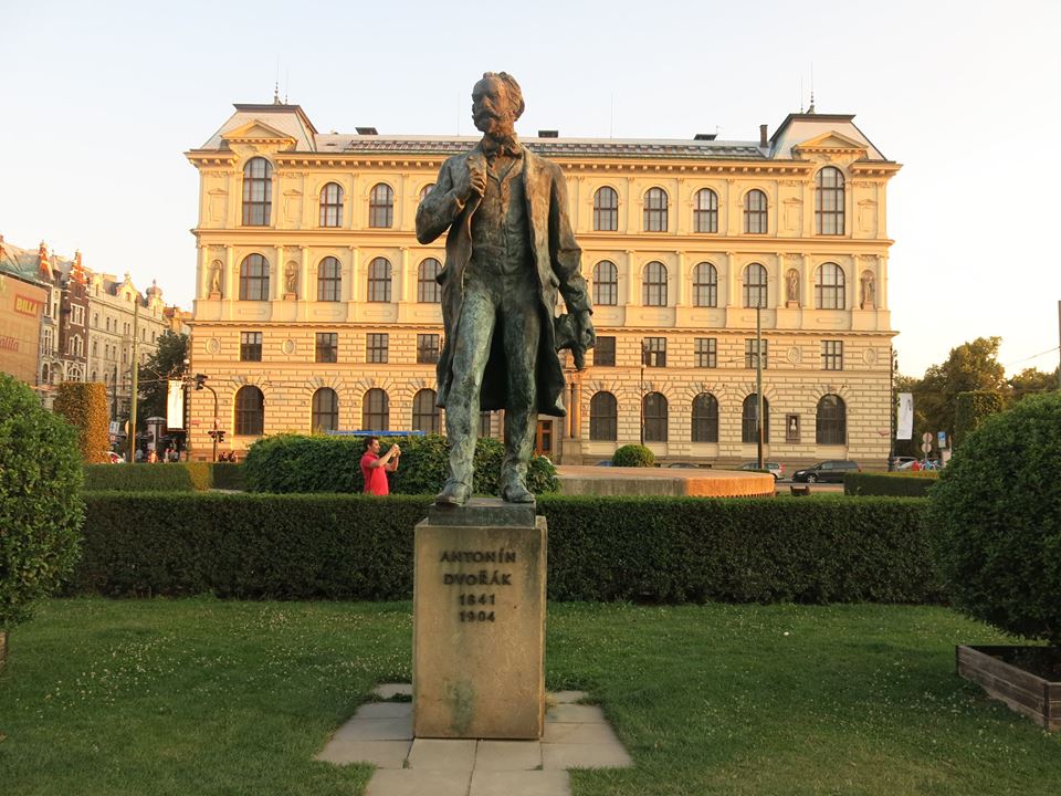 Tượng đài Antonín Dvořák