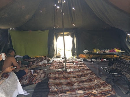 Người tỵ nạn trong trại ở TP. Körmend (Hungary) - Ảnh: Kunhalmi Ágnes