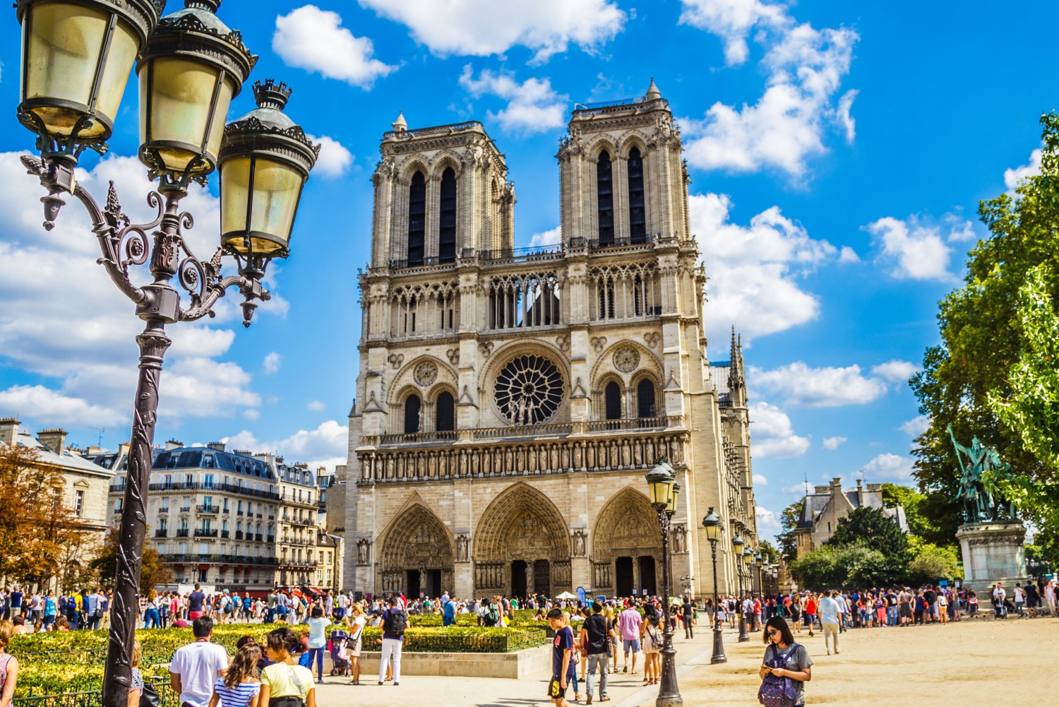 Nhà thờ Đức Bà Paris, nơi quá khứ và hiện tại tiếp nối hài hòa - Ảnh: Internet