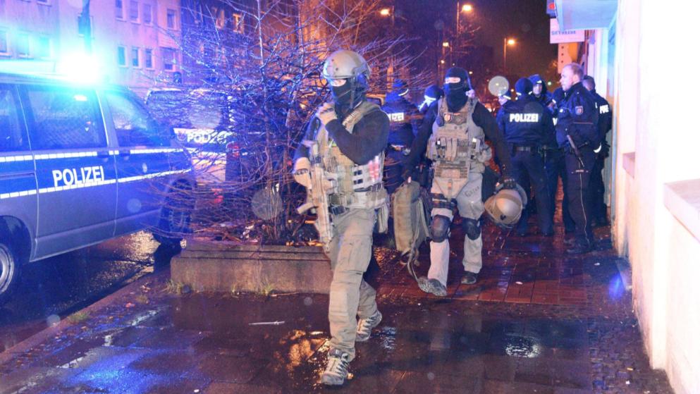 Lực lượng cảnh sát chống khủng bố tiến hành kiểm tra tại Dortmund - Ảnh: KDF-TV Picture 2016