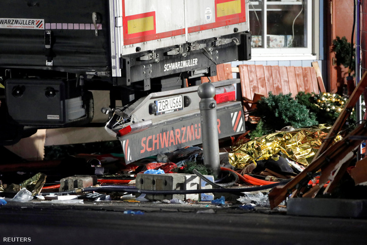 Chiếc xe tải mà thủ phạm giả định, Anis Amri đã dùng để thực hiện cuộc tấn công khủng bố tại Berlin - Ảnh: Pawel Kopczynski (Reuters)