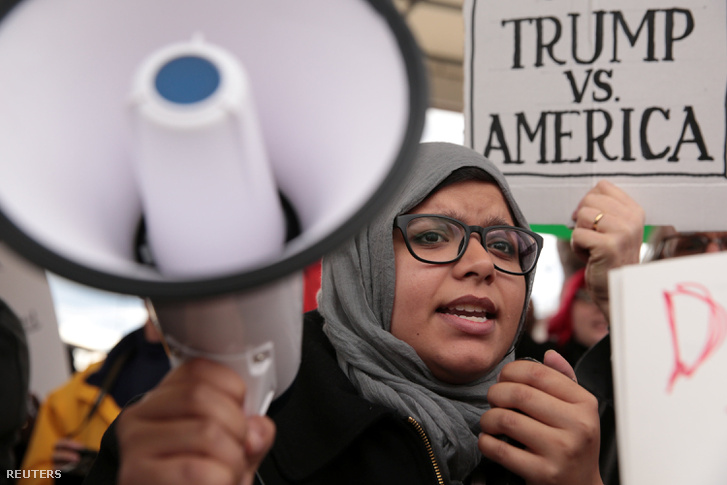Cuộc chiến giữa Trump và những giá trị Mỹ? Ảnh: Christopher Aluka Berry (Reuters)