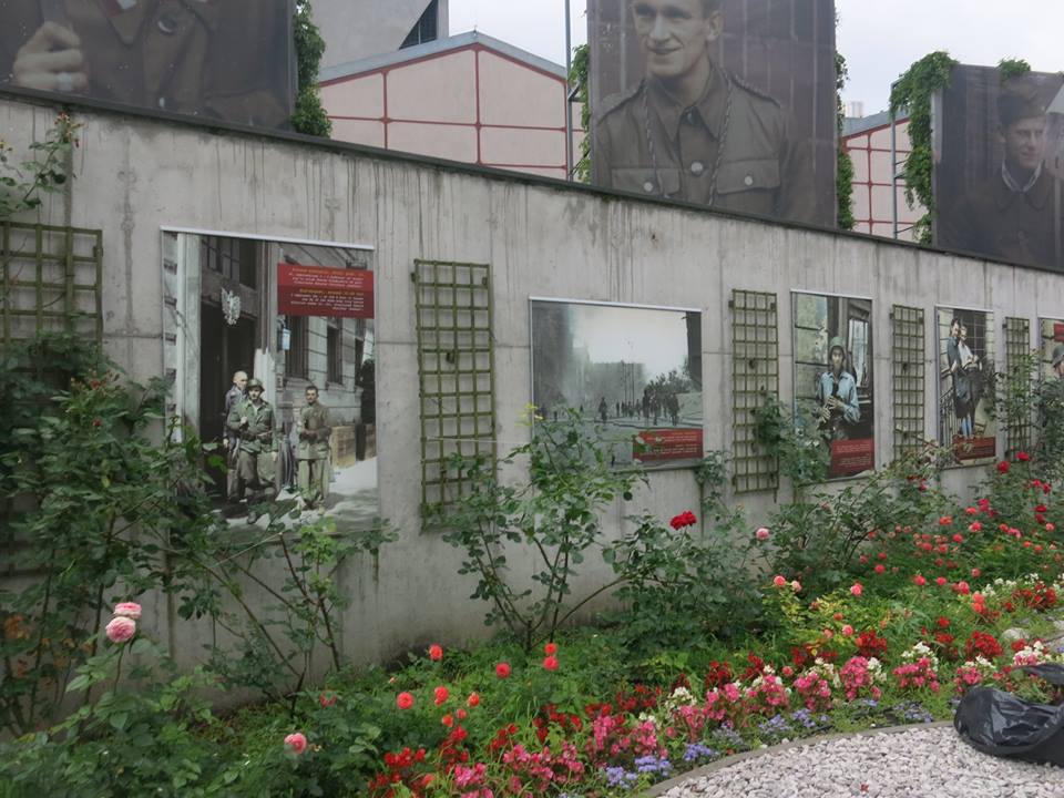 Những “Sắc màu tự do” trong Bảo tàng Khởi nghĩa Warszawa