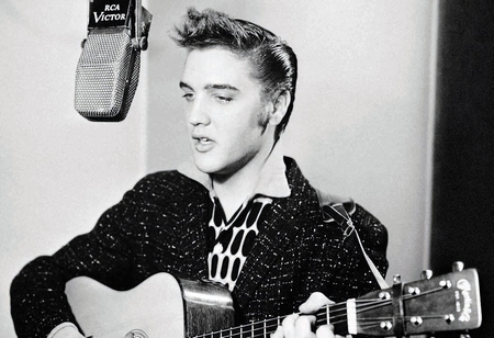 Ông hoàng của âm nhạc đại chúng Elvis Presley