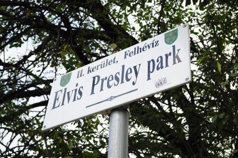 Công viên mang tên Elvis ở chân cầu Margit