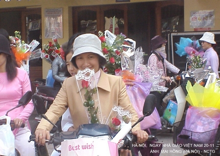Hà Nội, Ngày Nhà giáo Việt Nam 20-11-2003 - Ảnh: Mai Hồng (từ Hà Nội)