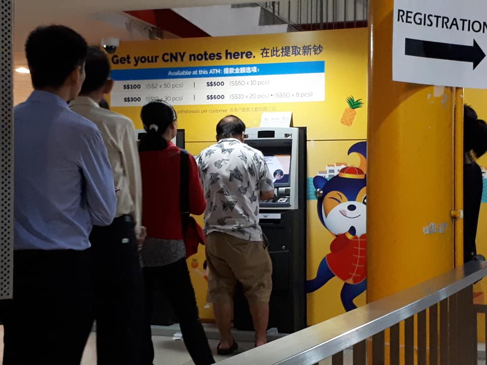 Ngân hàng Singapore mở thêm quầy 'đổi tiền mới' miễn phí cho nhân dân dùng làm tiền lì xì