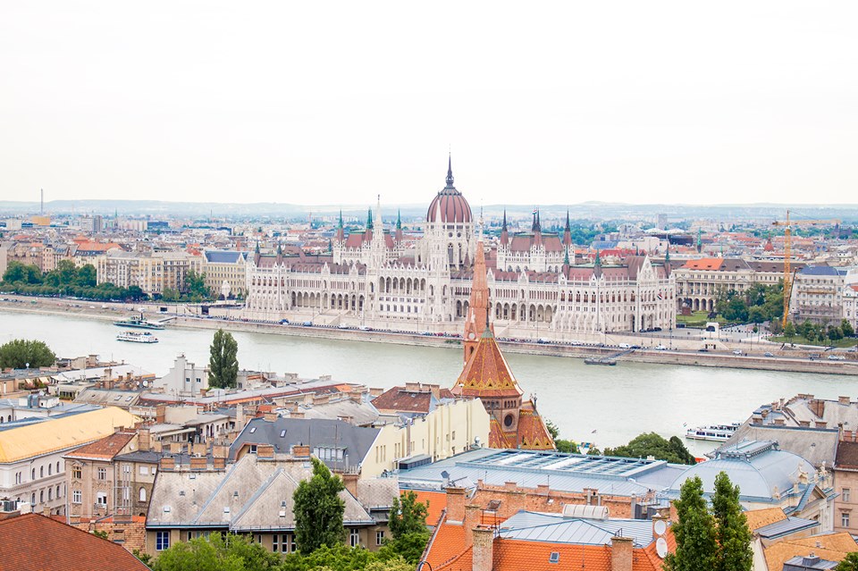 Tòa nhà Nghị viện được coi là đẹp nhất thế giới bên bờ Danube