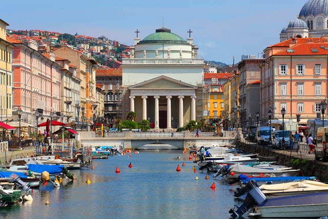 Thành phố Trieste trở nên khét tiếng vì vụ mắc võng