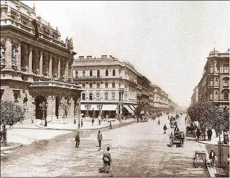 Đại lộ Andrássy và Nhà hát Opera, năm 1896 - Ảnh tư liệu