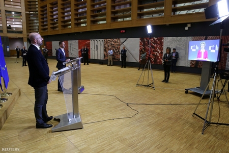 Chủ tịch Hội đồng Châu Âu Charles Michel tổ chức họp báo sau hội nghị thượng đỉnh các lãnh đạo Liên Âu. Brussels, ngày 26/3/2020 - Ảnh: Francois Walschaerts (Reuters)