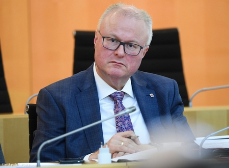 Bộ trưởng Thomas Schäfer - Ảnh: Arne Dedert