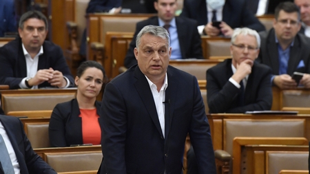 Thủ tướng Orbán Viktor tại phiên họp toàn thể của Quốc hội Hungary. Budapest, ngày 30-3-2020 - Ảnh: Máthé Zoltán (MTI)
