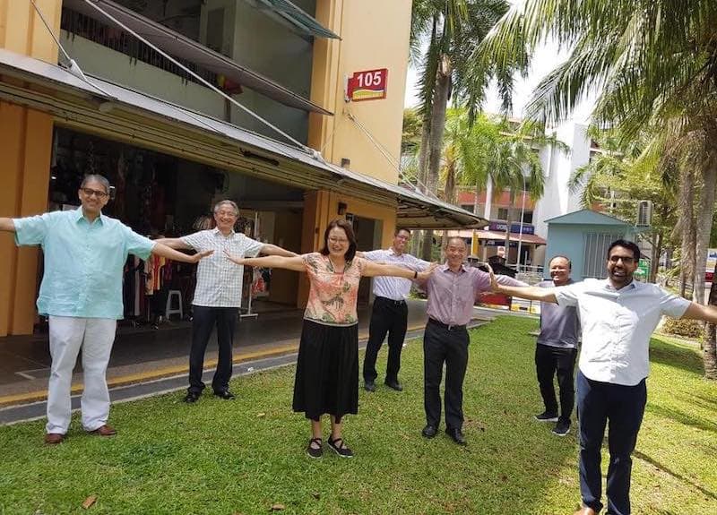 Các dân biểu Singapore thực hành giãn cách xã hội cách nhau 1m - Ảnh do nhân vật cung cấp