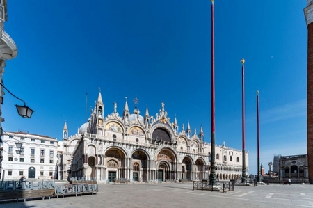 Venice, thành phố thường chào đón 30 triệu lượt khách du lịch hàng năm, giờ hoàn toàn vắng bóng người - Ảnh: Pietro D'Aprano