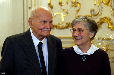 Bà Göntér Mária Zsuzsanna và chồng, Göncz Árpád trong buổi lễ mừng thọ 90 tuổi vị cựu tổng thống. Thư viện Thủ đô Szabó Ervin, Budapest năm 2012 - Ảnh: Cseke Csilla (MTI)